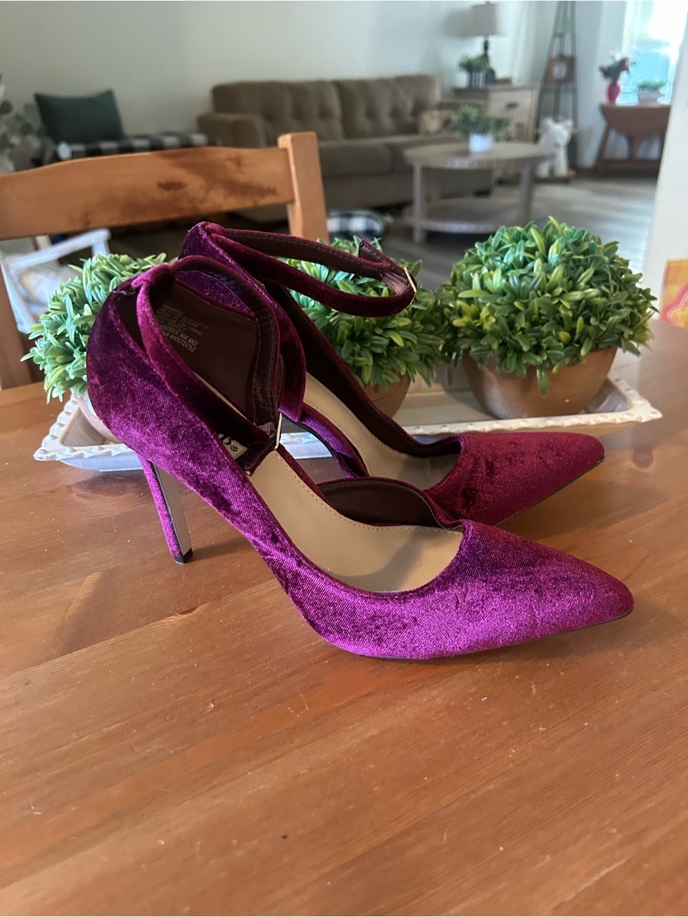 Just Fab Size 7 Velvet Burgundy Pumps with patch strap